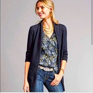 Cabi Fern Blouse size Large.  Worn a few times. Lost weight and now is too big.